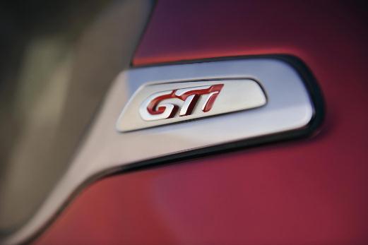 קטנות, אבל חמות: פיג'ו 208 GTI ורנו קליאו RS בארץ