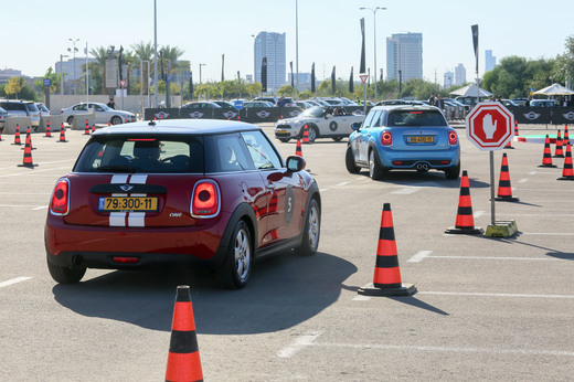 לכתבה ביטוח רכב לנהג חדש או ביטוח נהג צעיר: 7 טיפים שיחסכו לכם כסף