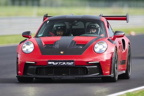 פורשה GT3 RS 911 (נהיגה ראשונה) – חיית מסלול