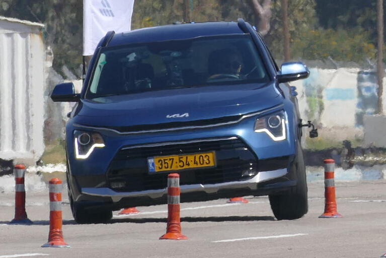 כמה חשמל צריך: היברידי מול היברידי נטען מול חשמלי