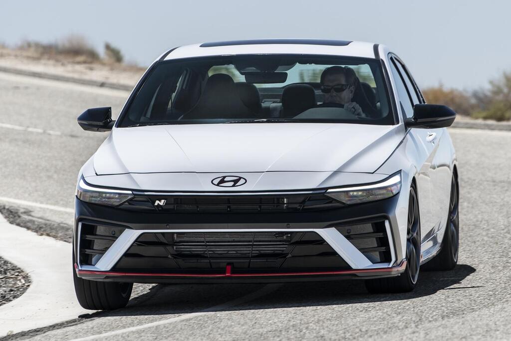 הכי רחוק שאפשר מליסינג: יונדאי מנחיתה כאן אלנטרה N