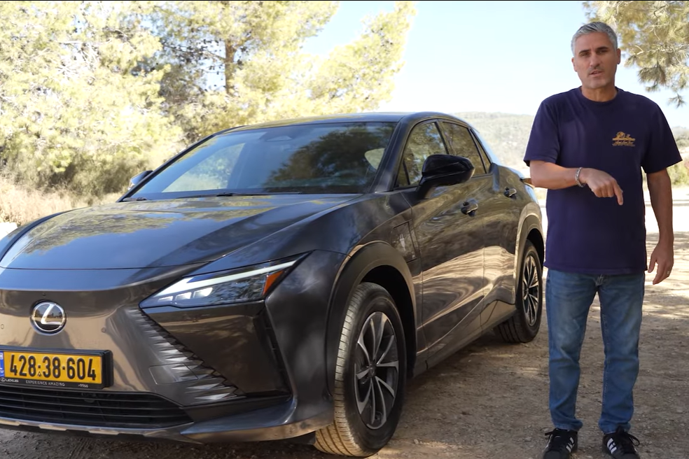 לא כמו כולן: החשמלית של לקסוס