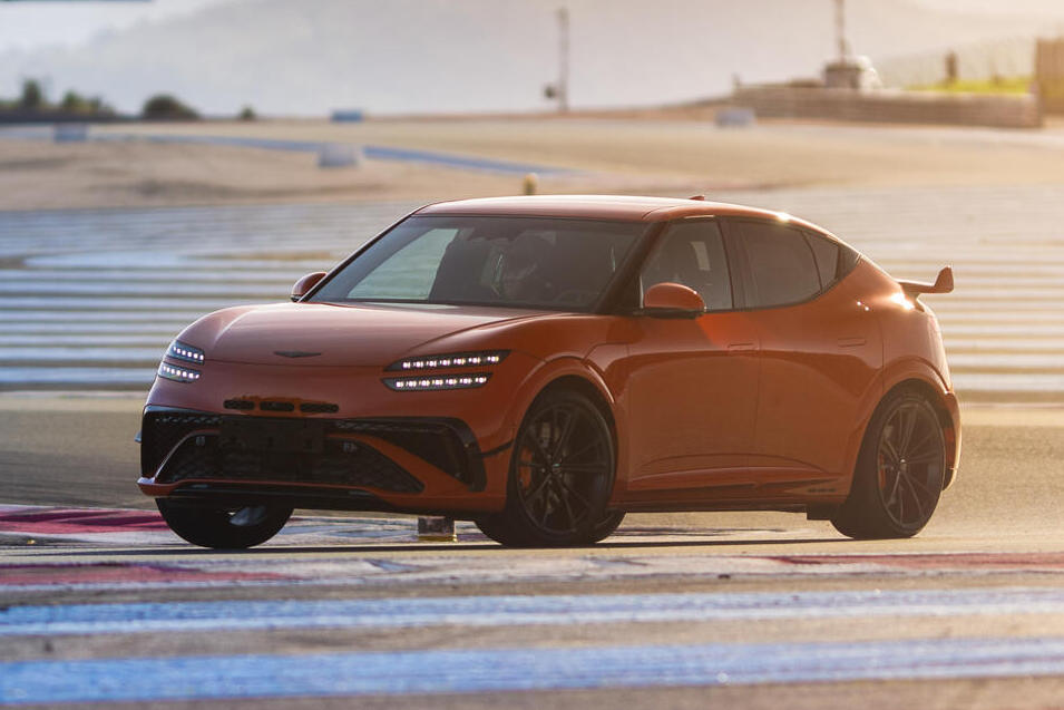 רשימות ממושב הנוסע: ג'נסיס הזמינה אותנו להשקת מאגמה