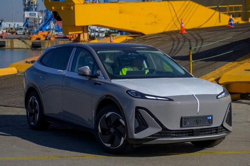 פחות גדול, יותר זול: הונגצ'י E-HS5 נחת בישראל