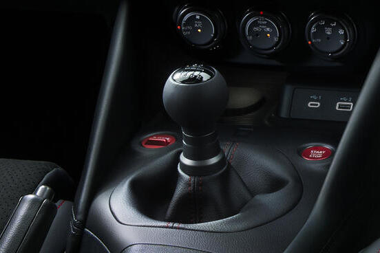 בטעם של פעם ואולי גם אצלנו: ניסאן תציע גיר ידני ב-Z ניסמו