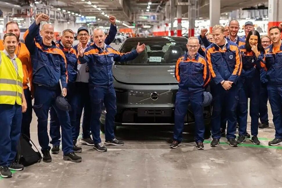 מול הגרמנים: וולוו EX60 יוצא לאור, אבל רק כמעט