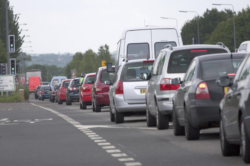 בישראל יש פחות מכוניות מבאירופה, אבל הן חדשות יותר