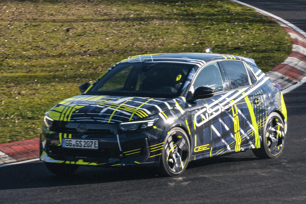 מבחן מסלול: אופל קורסה החשמלית והביצועיסטית בנורבורגרינג