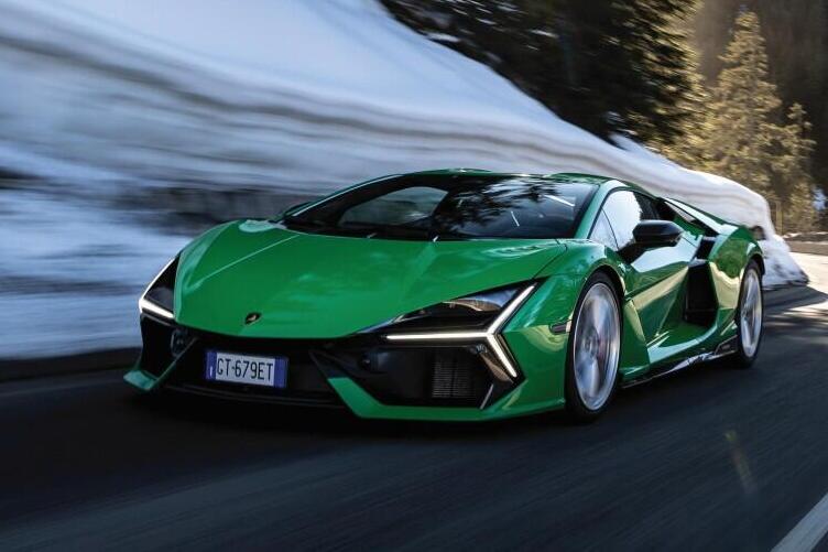 לצפייה בכתבה למבורגיני רוולטו - הסערה המושלמת