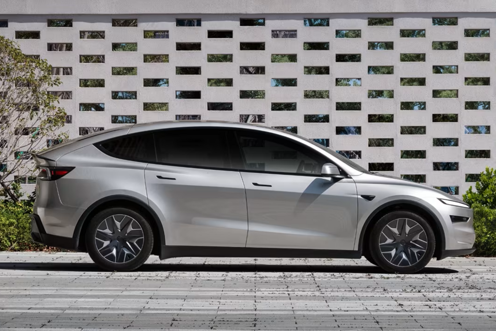 עם שישה מקומות: טסלה מודל Y מתמתחת