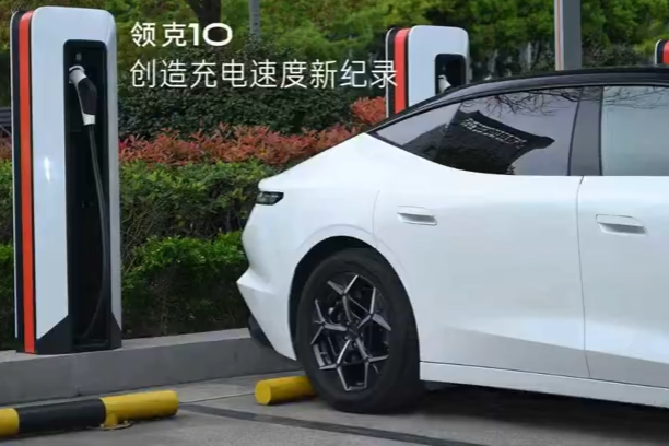 לצפייה בכתבה המירוץ לטעינה במהירות תדלוק: ג'ילי שברה את שיא המהירות