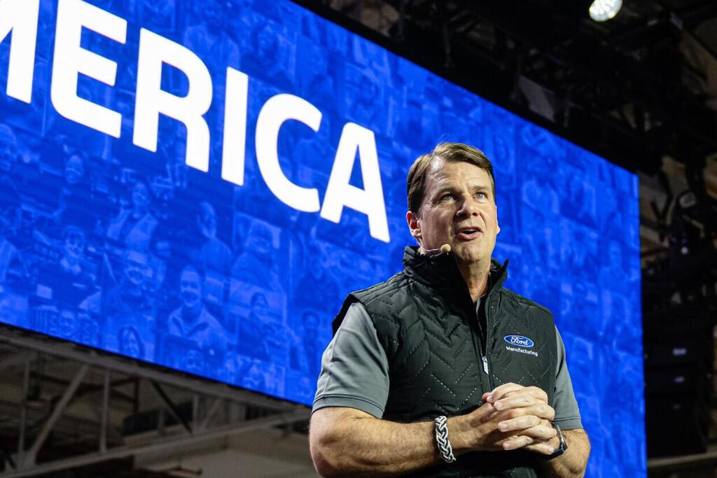 לצפייה בכתבה שוק חופשי? מנכ"ל פורד רוצה לאסור שיווק רכב סיני