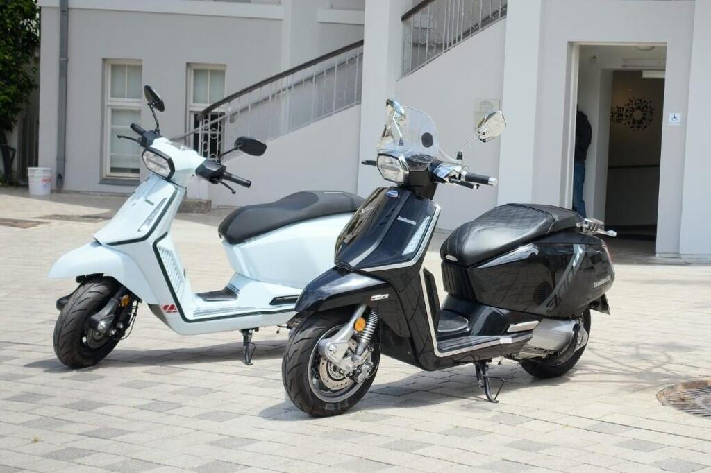 לצפייה בכתבה עם קסדה בהתקף נוסטלגיה: רכבנו על למברטה בישראל