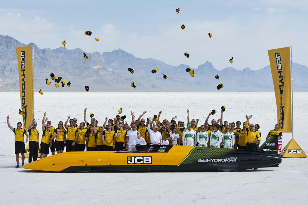 לצפייה בכתבה 650 קמ"ש ובלי זיהום: JCB קבעה שיא מהירות על מימן