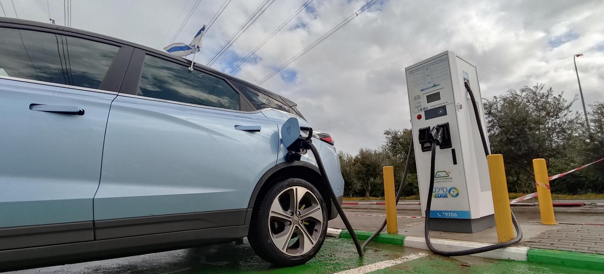 איכות הסביבה תיאלץ להמתין: המכוניות החשמליות יתייקרו בינואר