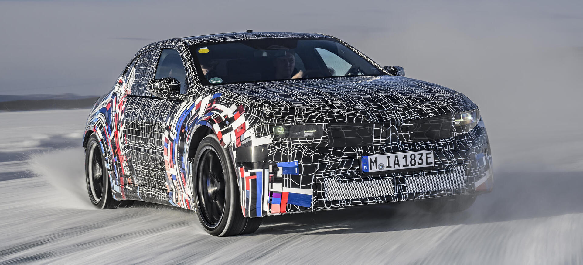 משחקת בשלג: ב.מ.וו מכינה M3 חשמלית