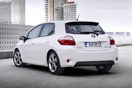 קניית טויוטה אוריס היברידית HSD