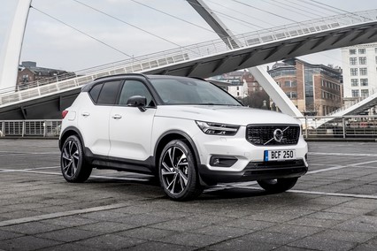 וולוו XC40 חשמלי P8 R-Design