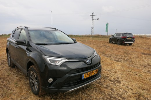 מיצובישי אאוטלנדר PHEV מול טויוטה ראב 4 הייבריד