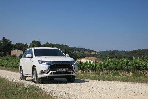 מיצובישי אאוטלנדר PHEV מיצובישי אאוטלנדר PHEV