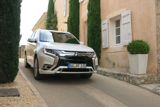 מיצובישי אאוטלנדר PHEV