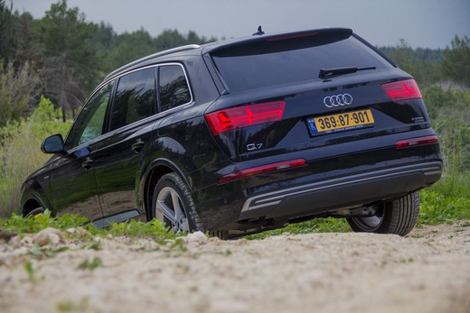 אודי Q7 e-tron אודי Q7 e-tron