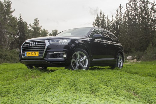 אודי Q7 e-tron אודי Q7 e-tron