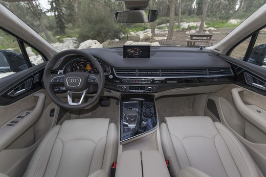 אודי Q7 e-tron אודי Q7 e-tron